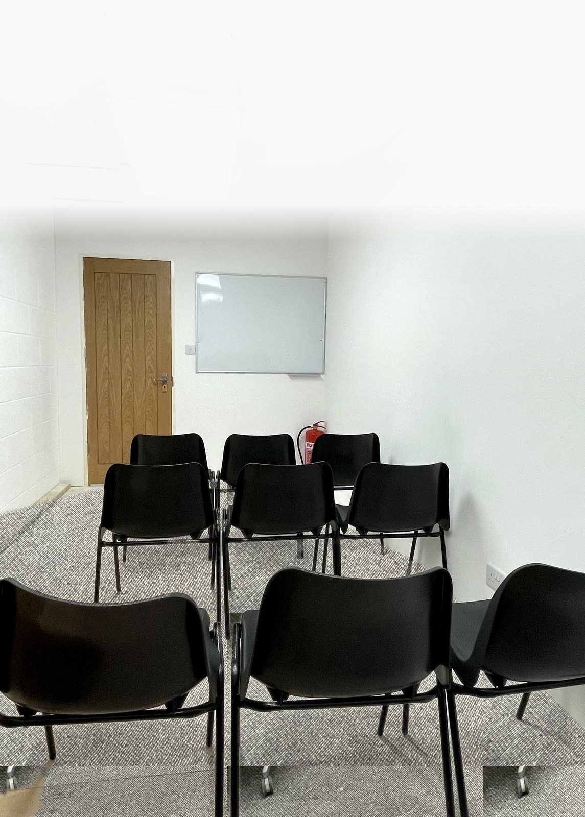 Smaller seminar room with whiteboard